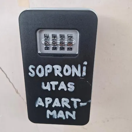 Soproniutas Centroom Apartamento *