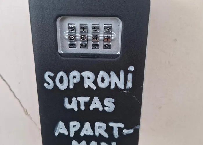 Soproniutas Centroom Apartman *